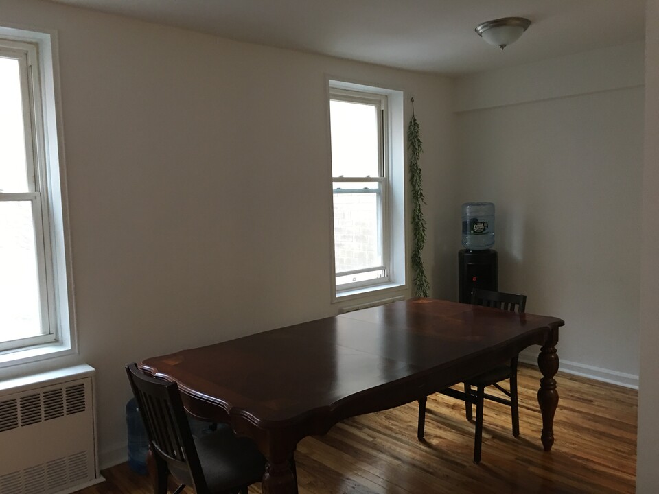 9905 63rd Dr in Rego Park, NY - Building Photo