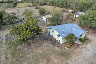 1607 E 4th St in Taylor, TX - Building Photo - Building Photo