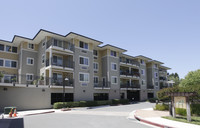 Grayson Creek Apartments in Pleasant Hill, CA - Foto de edificio - Building Photo