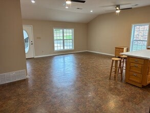 6205 Lynnfield Rd in Horn Lake, MS - Building Photo - Building Photo