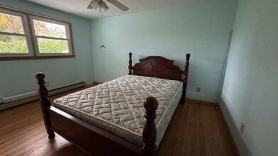 2 Lawndale St in Easthampton, MA - Building Photo - Building Photo