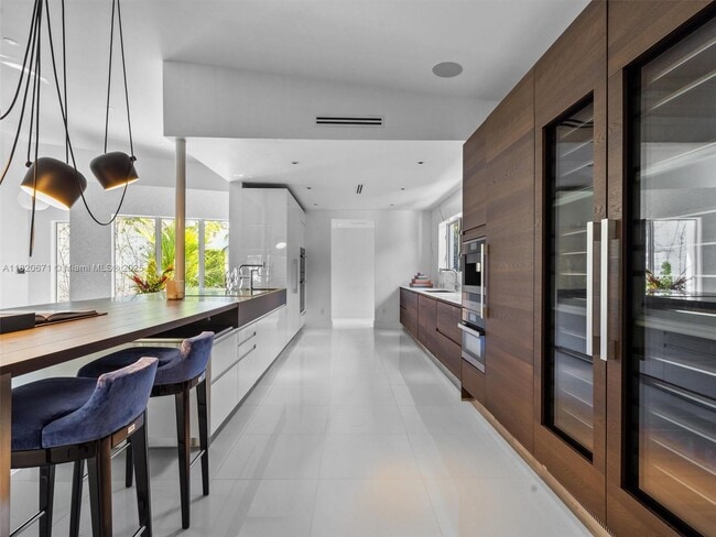 425 E Dilido Dr in Miami Beach, FL - Building Photo - Building Photo