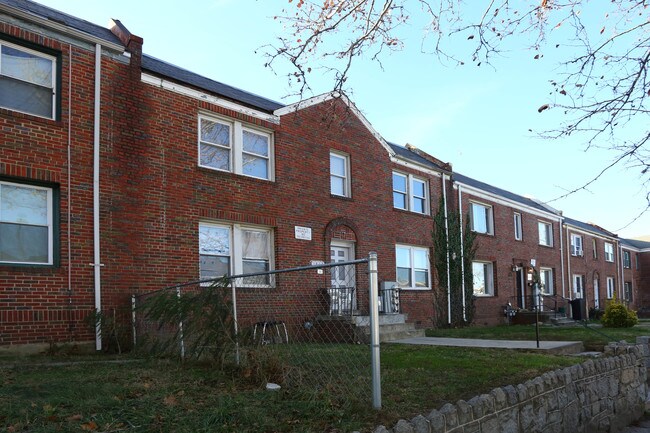 1837 M St NE in Washington, DC - Building Photo - Building Photo