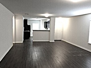 7543 Bowdre in San Antonio, TX - Foto de edificio - Building Photo