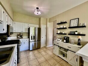 547 Woodcrest Dr in Mundelein, IL - Building Photo - Building Photo