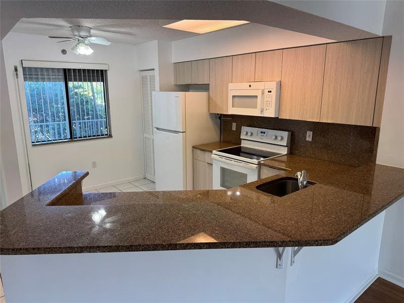 2334 S Cypress Bend Dr in Pompano Beach, FL - Building Photo