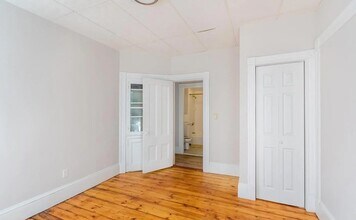 31 Falcon St, Unit 2 in Boston, MA - Building Photo - Building Photo