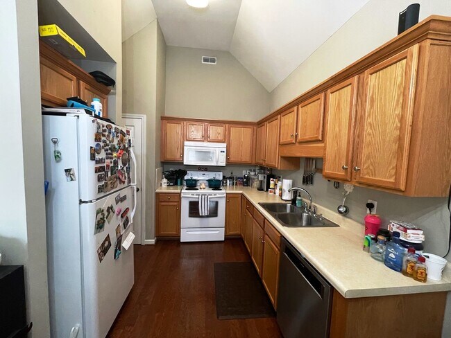 5905 Southwood Pkwy in Bessemer, AL - Building Photo - Building Photo