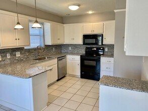 205 N Rockypoint Dr in Edmond, OK - Building Photo - Building Photo
