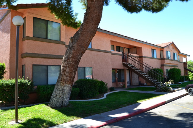 Sunset Springs Apartments in Saint George, UT - Foto de edificio - Building Photo