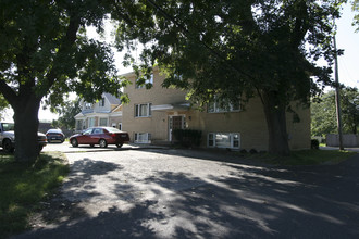 1225 34th St in Zion, IL - Foto de edificio - Building Photo