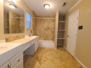 801 Queenswood St in Montgomery, TX - Building Photo - Building Photo