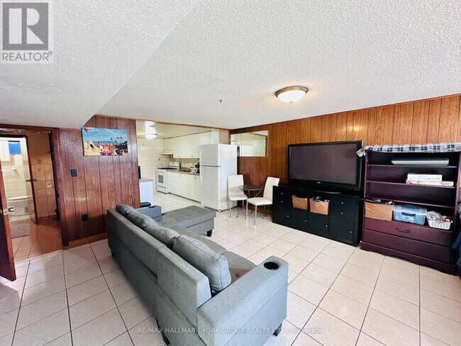 29 Peterdale Rd in Toronto, ON - Building Photo - Building Photo