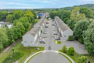 Chestnut Street Townhomes in Danbury, CT - Building Photo - Building Photo