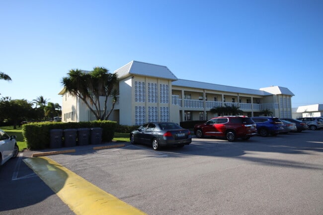 9842 Marina Blvd in Boca Raton, FL - Building Photo - Building Photo