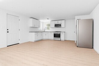 16016 Green Manor Dr, Unit A in Humble, TX - Building Photo - Building Photo