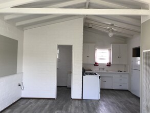 6675 Sunset Rd, Unit Cottage in Joshua Tree, CA - Building Photo - Building Photo