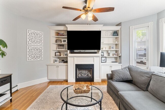 642 E 8th St, Unit 642 in Boston, MA - Building Photo - Building Photo