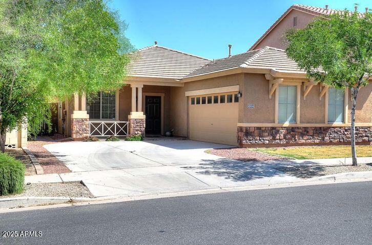 4504 E Franklin Ave in Gilbert, AZ - Foto de edificio