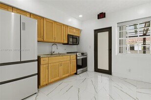 11221 NE 9th Ave in Biscayne Park, FL - Building Photo