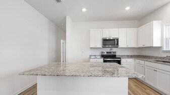 181 Huckleberry St in Freeport, FL - Building Photo