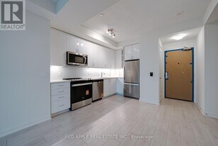 38 Annie Craig Dr in Toronto, ON - Building Photo