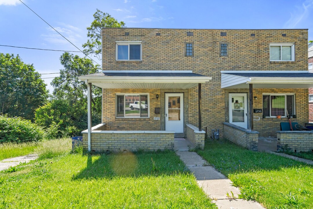 1750-1752 Pioneer Ave in Pittsburgh, PA - Building Photo