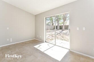 2005 N Parkton Dr in Deltona, FL - Foto de edificio - Building Photo