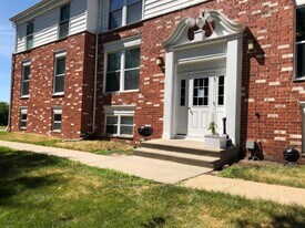 1913 W 1st St in Ankeny, IA - Building Photo