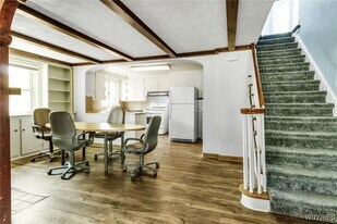 85 Lake St in Hamburg, NY - Building Photo