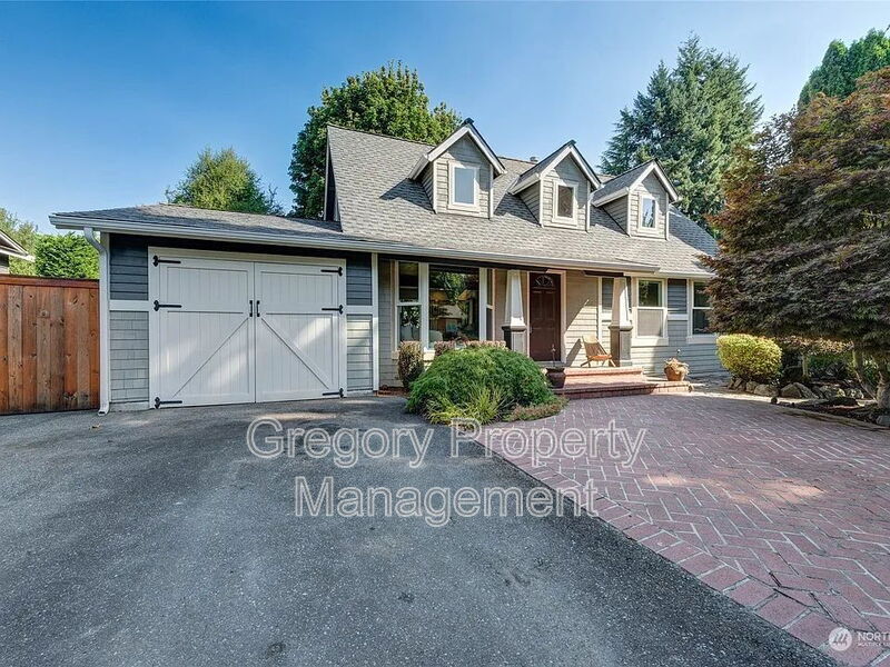 9772 NE 124th Pl in Kirkland, WA - Building Photo