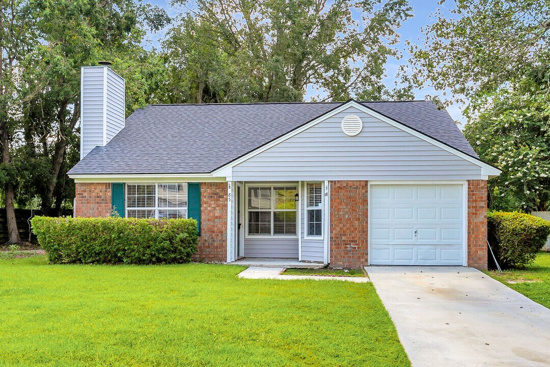 85 Bee Keeper Ct in Richmond Hill, GA - Building Photo