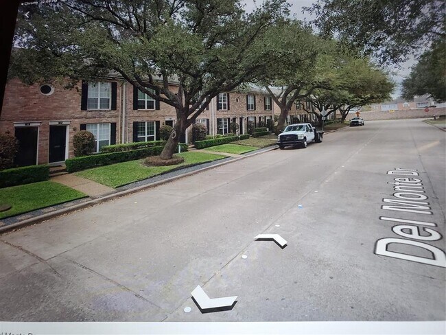 6410 Del Monte Dr in Houston, TX - Building Photo - Building Photo