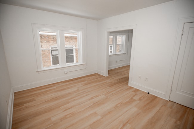 1388 W 83rd St, Unit 214 in Cleveland, OH - Building Photo - Building Photo