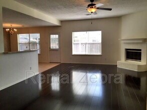 4001 Cypress Gardens Dr in Fort Worth, TX - Foto de edificio - Building Photo