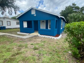 634 Dr JA Wiltshire Ave in Lake Wales, FL - Building Photo