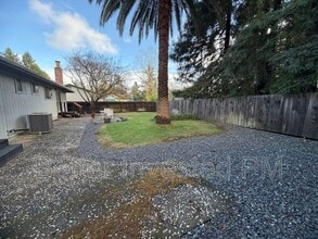 1215 Marwen Dr in Ukiah, CA - Building Photo - Building Photo