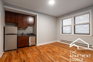 4546 N Damen Ave in Chicago, IL - Building Photo