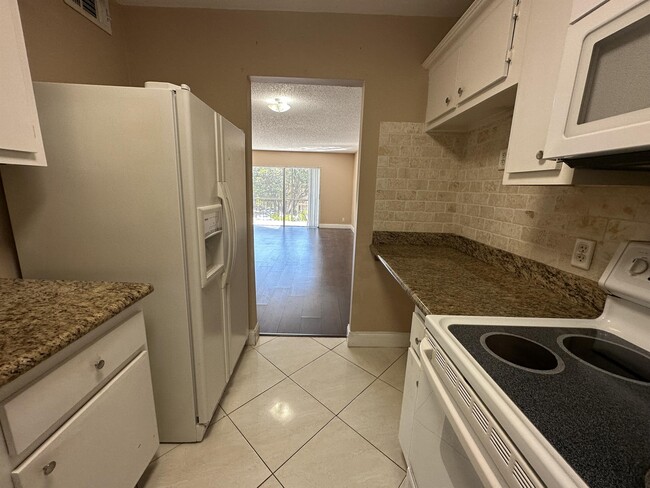 4158 Inverrary Dr in Lauderhill, FL - Building Photo - Building Photo