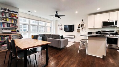3337 W Irving Park Rd in Chicago, IL - Building Photo - Building Photo