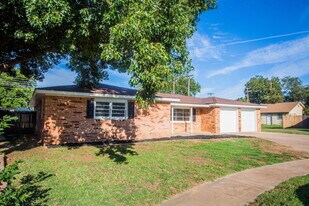 6004 Vernon Ave in Lubbock, TX - Building Photo