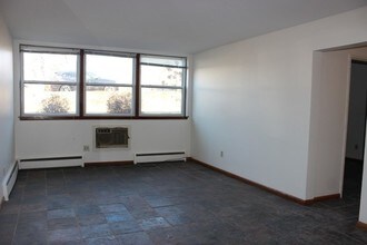 1349 Pennsylvania Ave S-Unit -1 in Minneapolis, MN - Building Photo - Building Photo