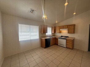 3386 N Jewel St in Kingman, AZ - Building Photo - Building Photo