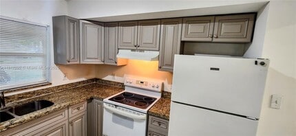 1802 N 22nd Ave in Hollywood, FL - Building Photo - Building Photo