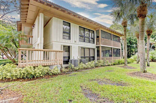 206 Brackenwood Terrace in Palm Beach Gardens, FL - Building Photo - Building Photo
