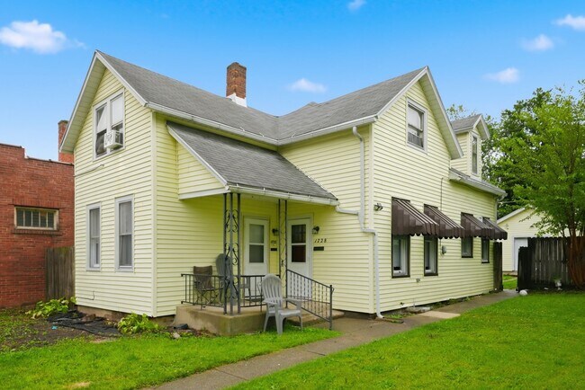property at 1728 High St