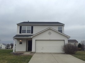 71 Meadow Crest Drive in Franklin, OH - Building Photo