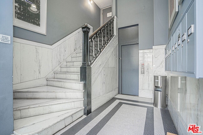 812 S Spring St in Los Angeles, CA - Building Photo - Building Photo