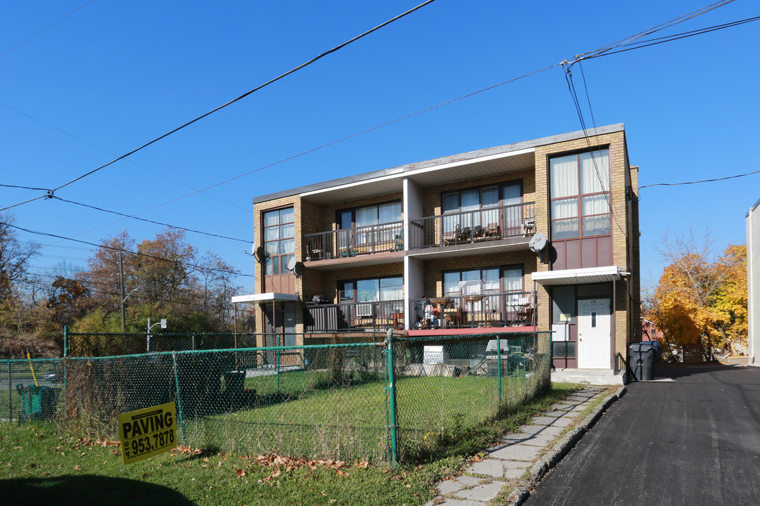 10-12 Stanstead Dr in Toronto, ON - Building Photo