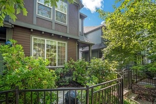 1050 SE Alika Ave in Hillsboro, OR - Building Photo